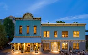 Eleven Scarp Ridge Lodge